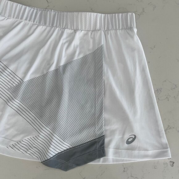 Asics Club GPX Skort/Skirt Poly Front Graphics Back Box Pleat Wht Gray Sz M NWOT - Picture 4 of 13